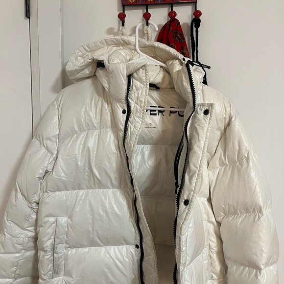 Aritzia Super Puff. It’s very lightly used. Size small - Picture 6 of 6